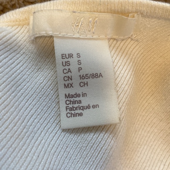 H&M Cropped Sweater Size Small - Picture 3 of 4